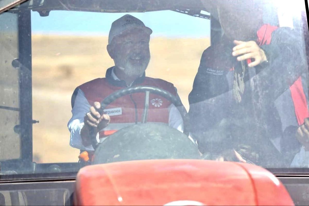 Kocasinan Belediye Başkanı Ahmet Çolakbayrakdar, Höbek\'te Buğday Ekimi Yaptı