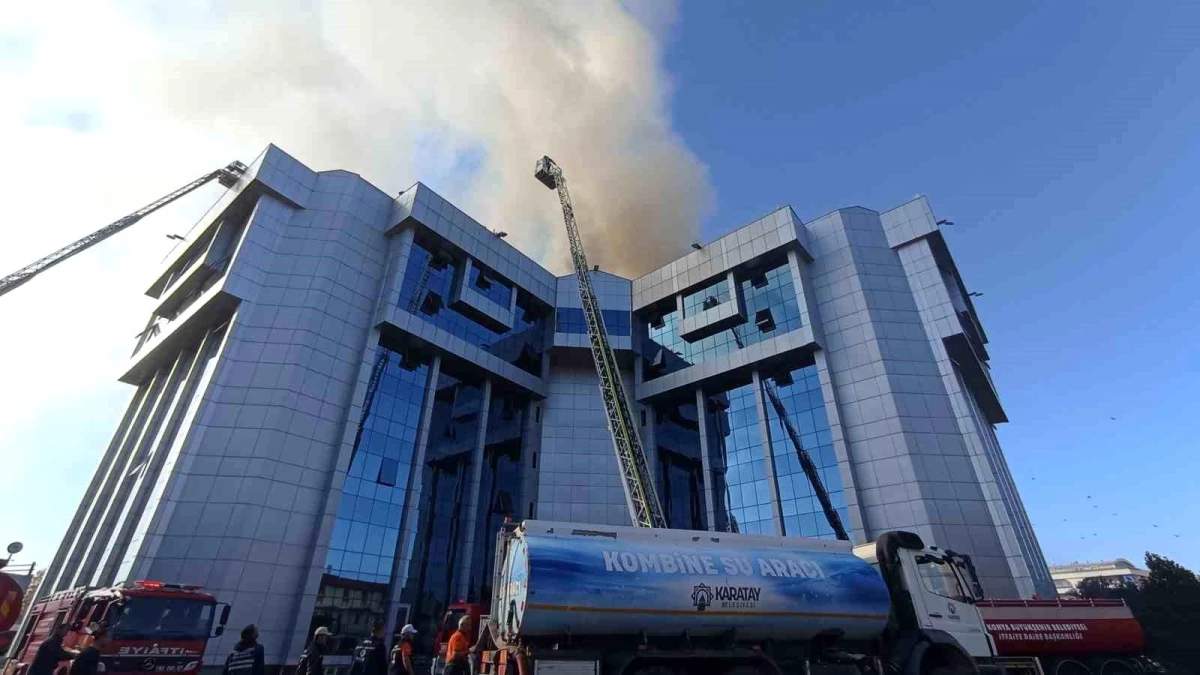 Konya Karatay Belediyesi Hizmet Binasında Yangın Çıktı