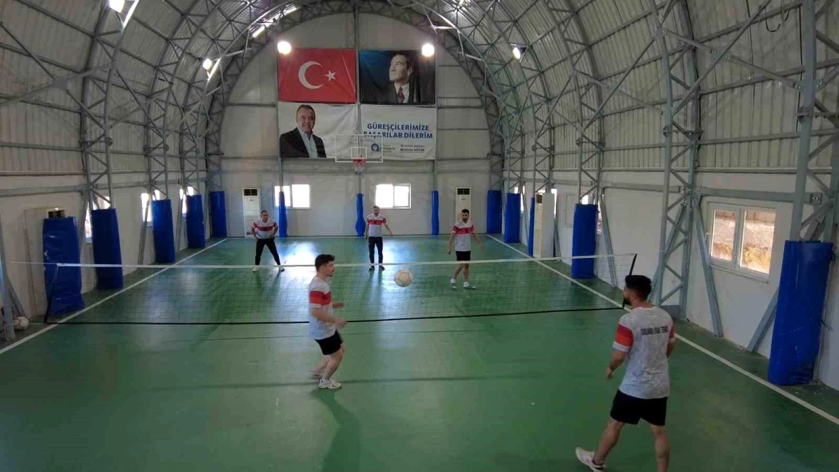 Antalya Büyükşehir Belediyesi Bilim Köyü, Ayak Tenisi Avrupa Şampiyonası\'nda Türkiye\'yi temsil edecek takımı ağırladı