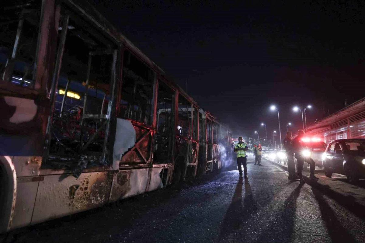 Brezilya\'da Çete Üyeleri Misilleme Yaptı: 35 Araç Ateşe Verildi