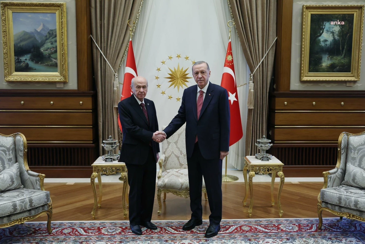 Cumhurbaşkanı Recep Tayyip Erdoğan, MHP Genel Başkanı Devlet Bahçeli ile bugün saat 15.00\'da Cumhurbaşkanlığı Külliyesi\'nde bir araya gelecek.