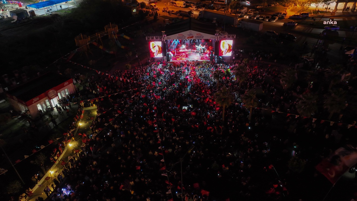 Cumhuriyet\'in 100. Yıl Coşkusu Adana\'yı Sardı