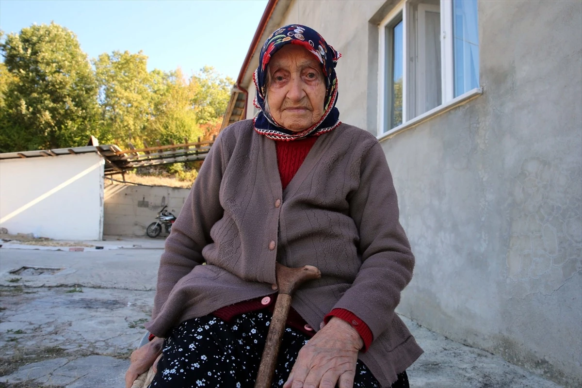 Cumhuriyet\'in Çınarları: 100 Yaşındaki Vatandaşlarımızın Hikayeleri
