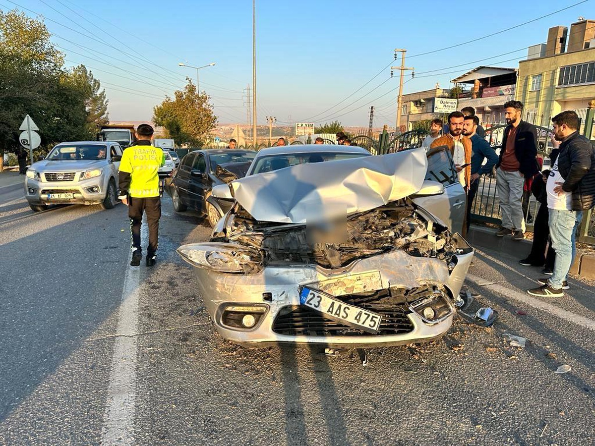 Diyarbakır\'da Zincirleme Trafik Kazası: 3 Yaralı