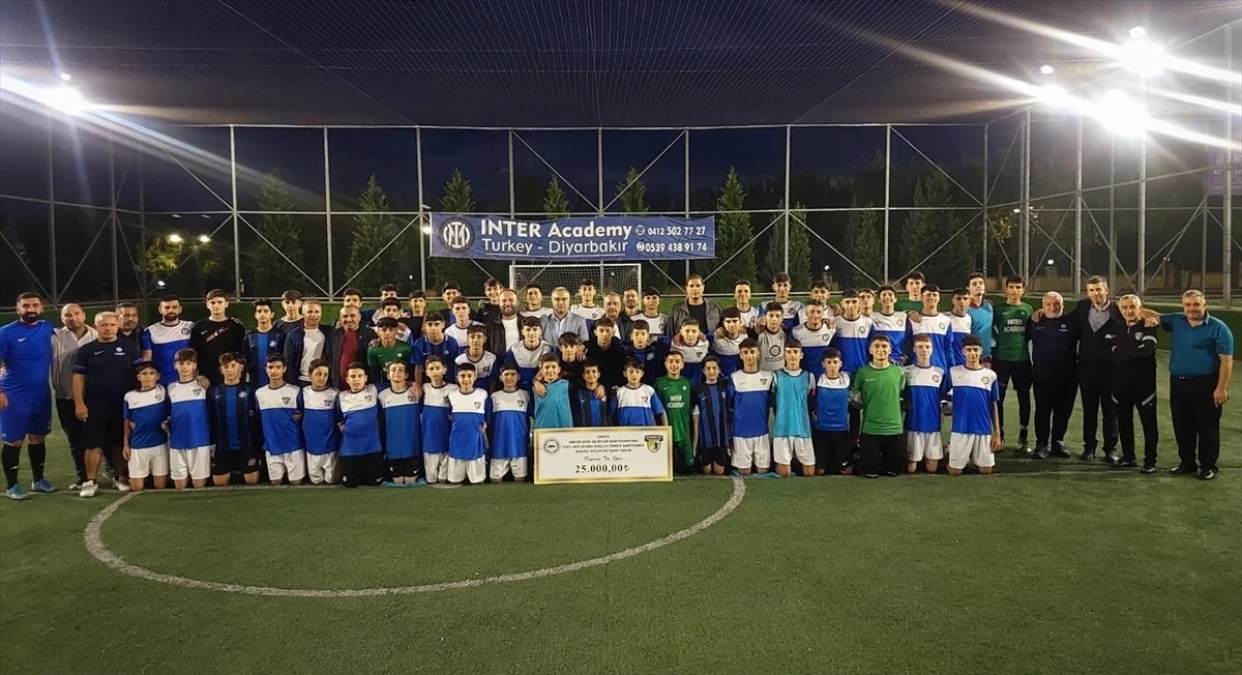 Diyarbakır İnter Futbol Kulübü\'ne U-14 Türkiye Gençler Futbol Şampiyonası\'nda ikincilik ödülü