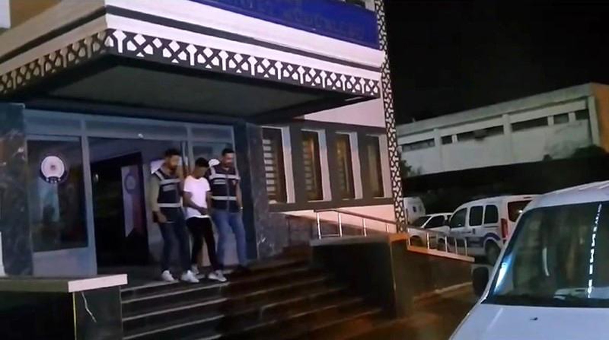 Tarsus\'ta düğün konvoyunda silahla havaya ateş eden kişi gözaltına alındı