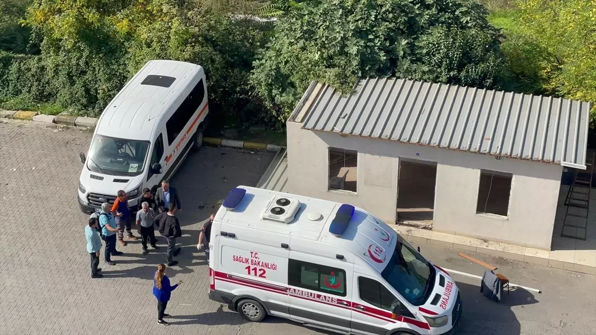 Düzce'de Kulübe Çatısından Düşen Kişi Yaralandı