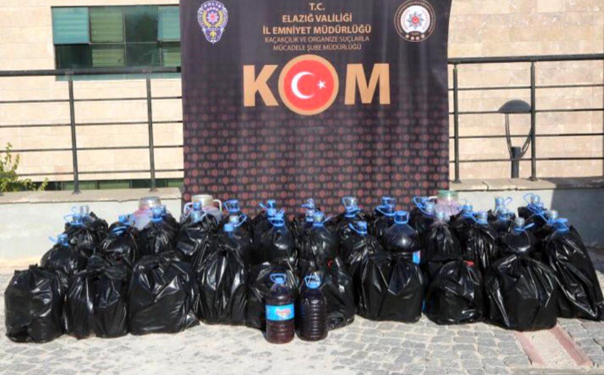 Elazığ\'da Kaçak İçki Operasyonu: Bin 20,5 Litre Kaçak Şarap Ele Geçirildi