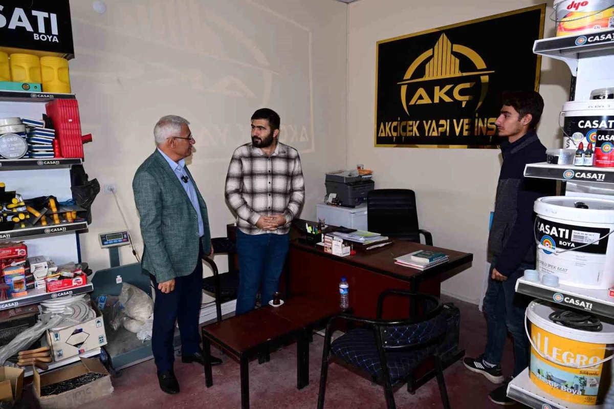 Battalgazi Belediye Başkanı Osman Güder, depremzede esnafları ziyaret etti