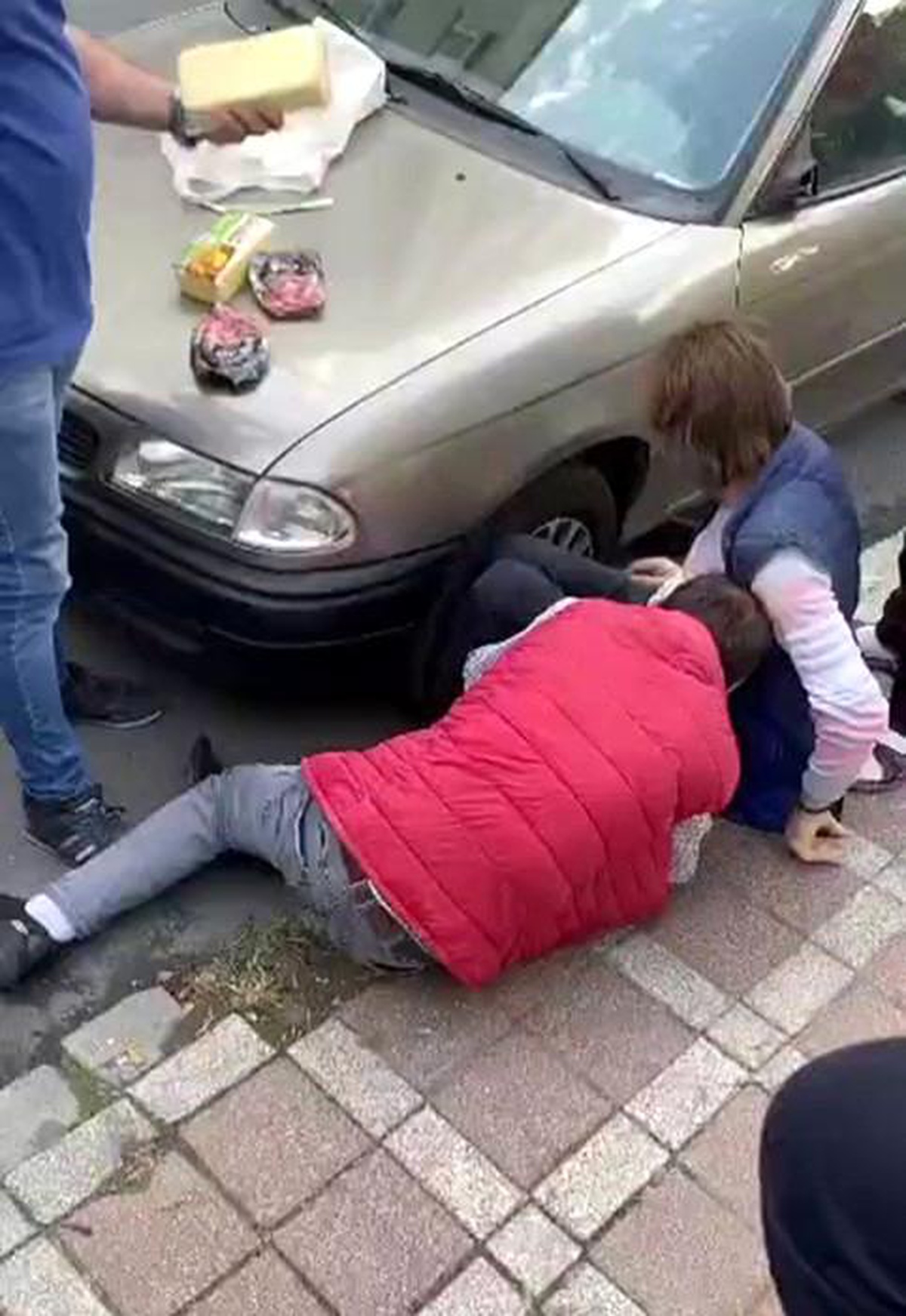Bayrampaşa\'da Marketten Kaşar Çalan Şüpheliler Yakalandı