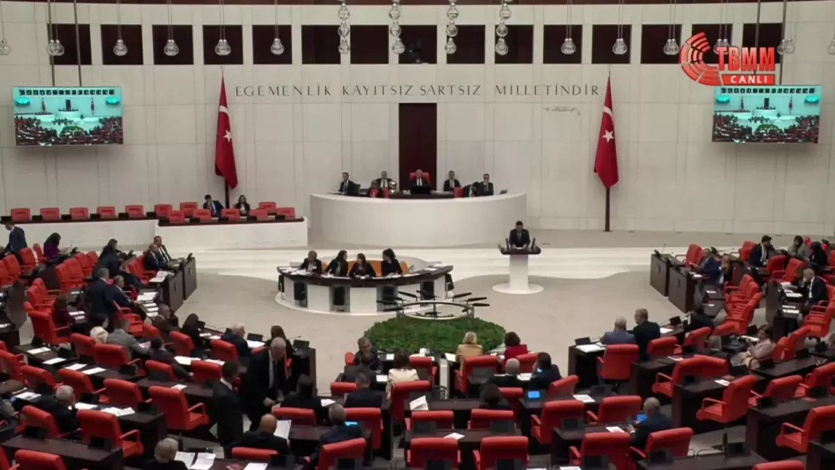 Saadet Partisi\'nin kamuda birden fazla maaş alan kamu görevlilerinin araştırılması önergesi reddedildi