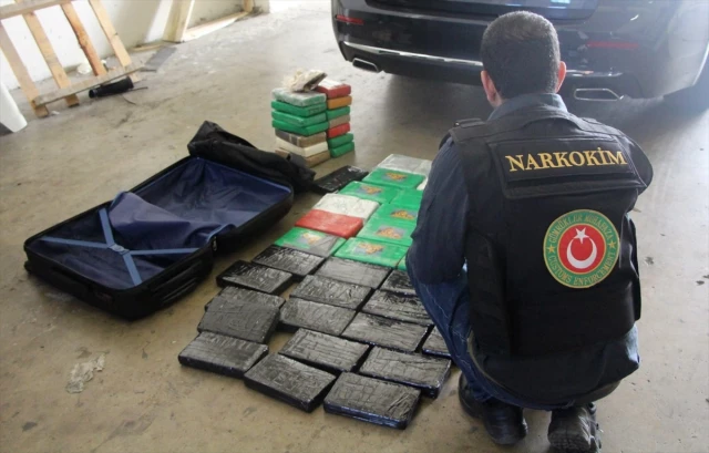 Kapıkule Sınır Kapısı'ndan Türkiye'ye giriş yapan diplomatik araçta 55 kilo kokain yakalandı