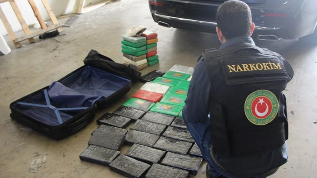 Kapıkule Sınır Kapısı\'nda Diplomatik Araçta 54 Kilo Kokain Yakalandı