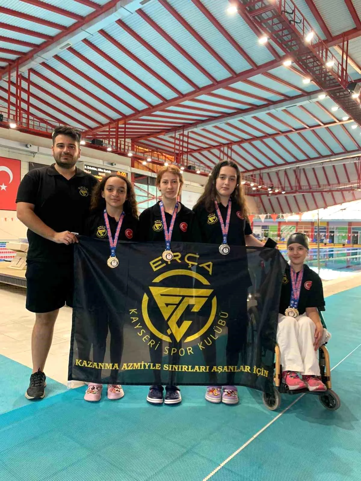 Kayseri Erça Spor Kulübü Bedensel Engelli Yüzücüleri Türkiye Para Yüzme Şampiyonası\'nda Madalyalara Ambargo Koydu