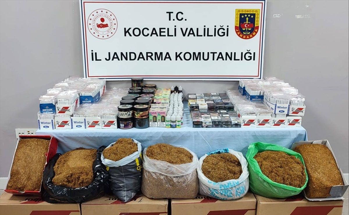 Gölcük\'te Kaçakçılık Operasyonu: Binlerce Makaron ve Elektronik Sigara Ele Geçirildi