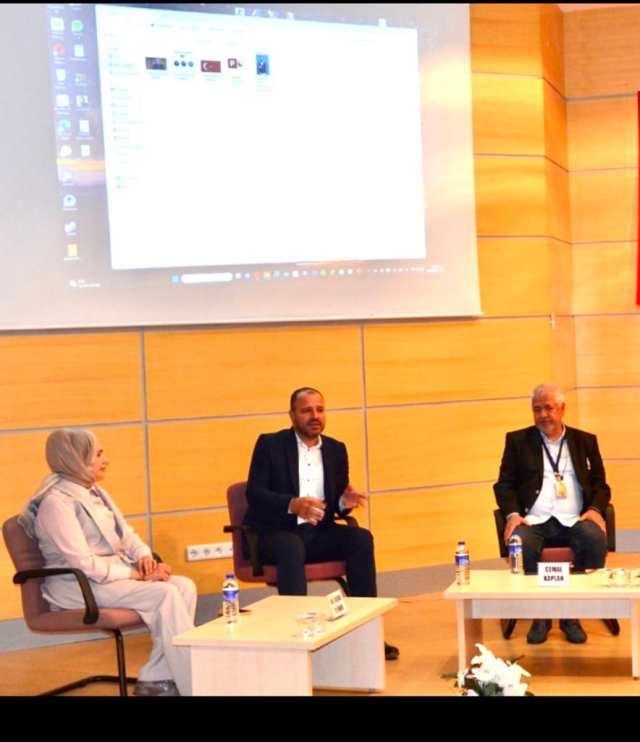 Kocaeli Üniversitesi'nde 'Dijital Medya' Söyleşisi Düzenlendi