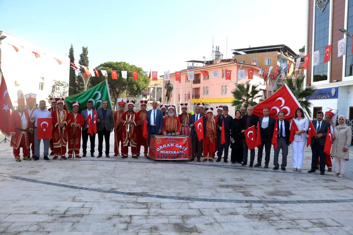 Koçarlı\'da Cumhuriyet korteji renkli görüntülere sahne oldu