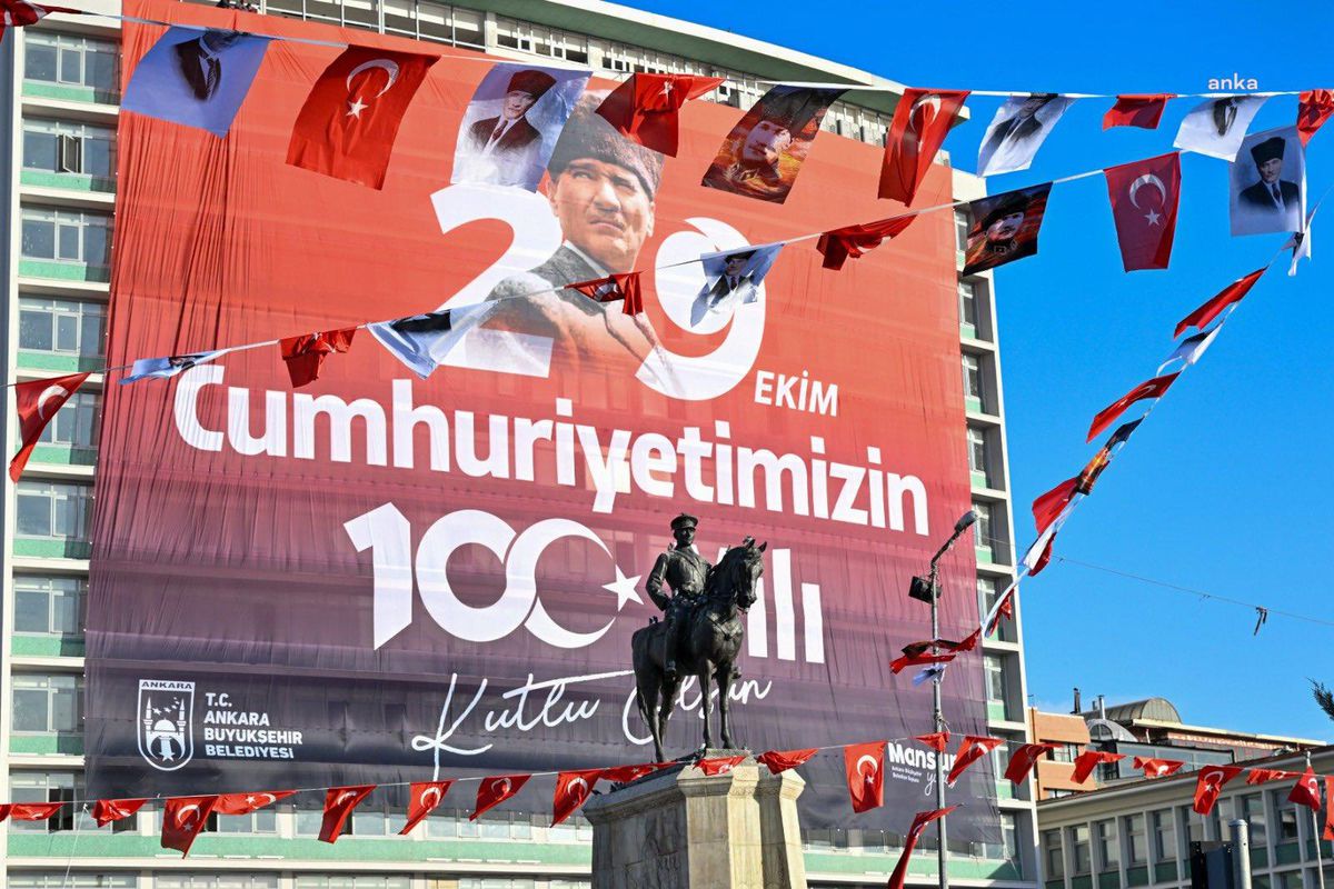 Ankara Cumhuriyetin 100. Yılında Bayraklarla Süslendi