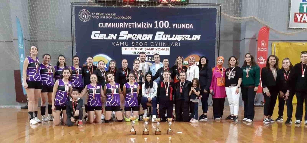 Muğla İl Sağlık Müdürlüğü Kadın Voleybol Takımı Ege Bölge İkincisi Oldu