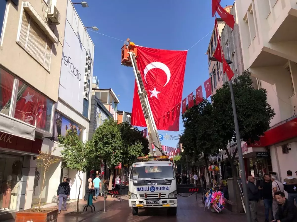 Nazilli Belediyesi, Cumhuriyet Bayramı için şehri bayraklarla donattı