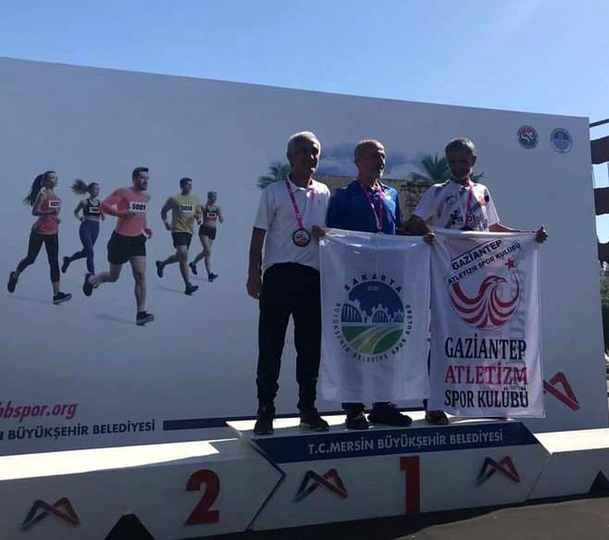 Sakarya Büyükşehir Belediyesi Spor Kulübü Atleti Ali Turan, Tarsus Yarı Maratonu\'nda Birinci Oldu