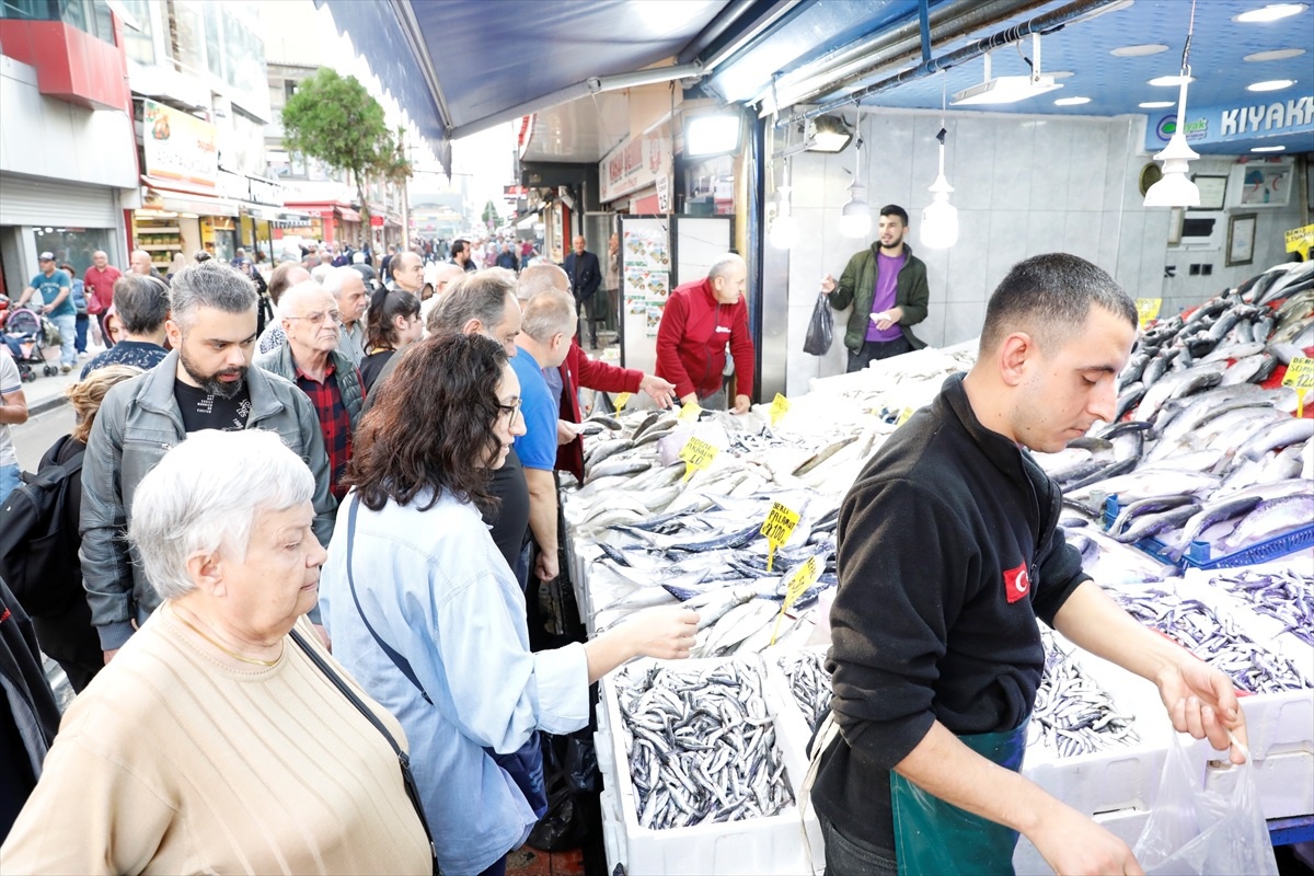 Samsun\'da Hamsi Fiyatları Düşüşe Geçti