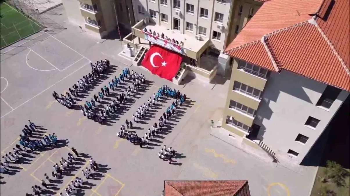 Seydikemer\'de Öğrencilerden \'100. Yıl\' Koreografisi