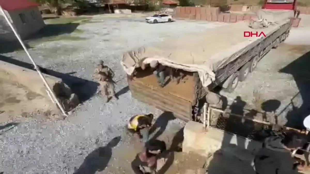 Bitlis'te 64 kaçak göçmen yakalandı, 2 şüpheli gözaltına alındı