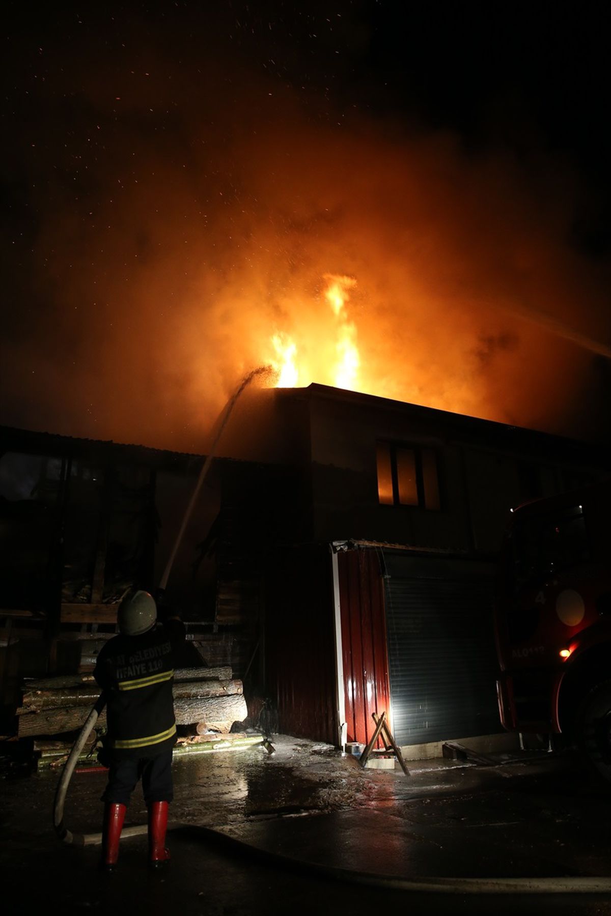 Tokat'ta kereste atölyesinde yangın çıktı