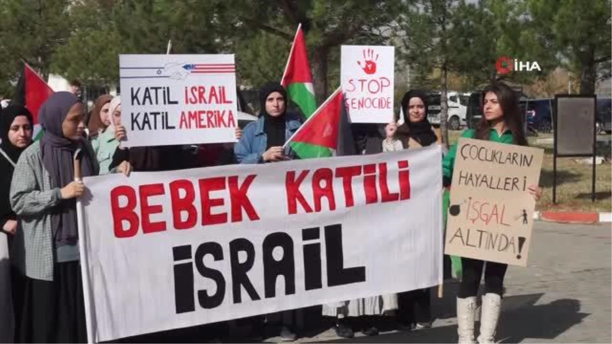Trakya Üniversitesi Öğrencileri İsrail\'in Gazze\'ye Saldırılarını Protesto Etti