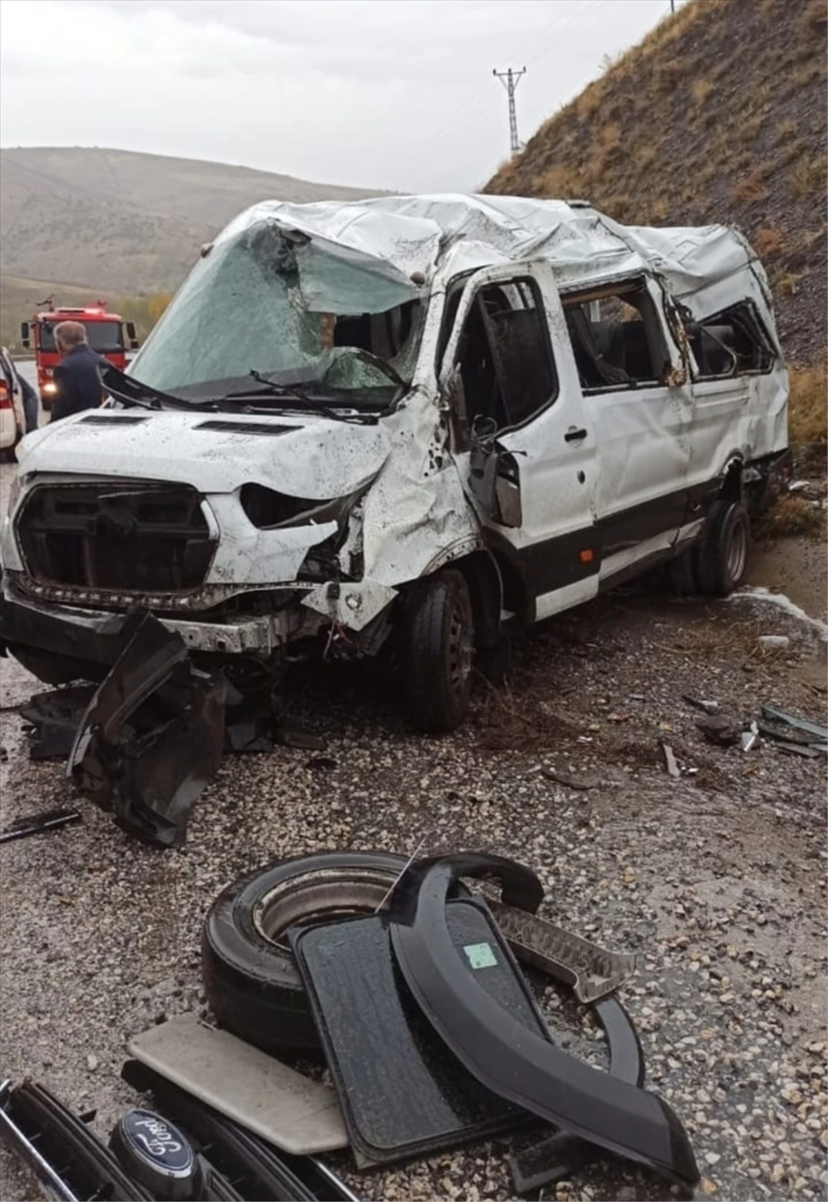 Van\'ın Gevaş ilçesinde minibüs kazası: 7 yaralı