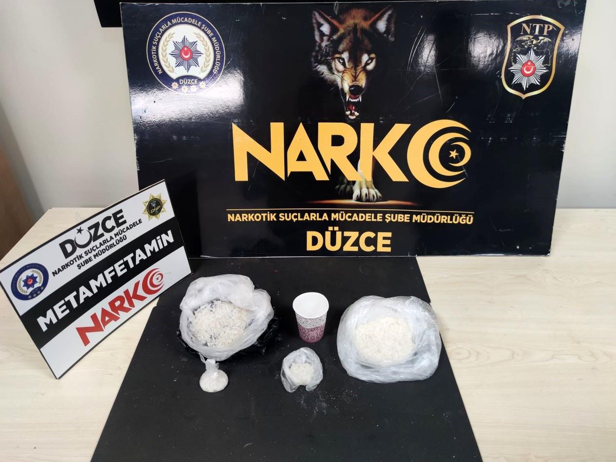 Düzce\'de Yapılan Yol Uygulamasında 183 Gram Metamfetamin Ele Geçirildi