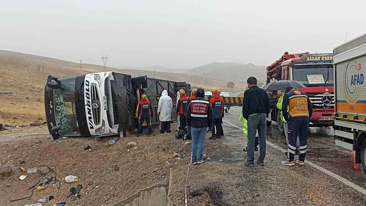 Sivas\'ta 8 kişinin hayatını kaybettiği kazada otobüs şoförü tutuklandı