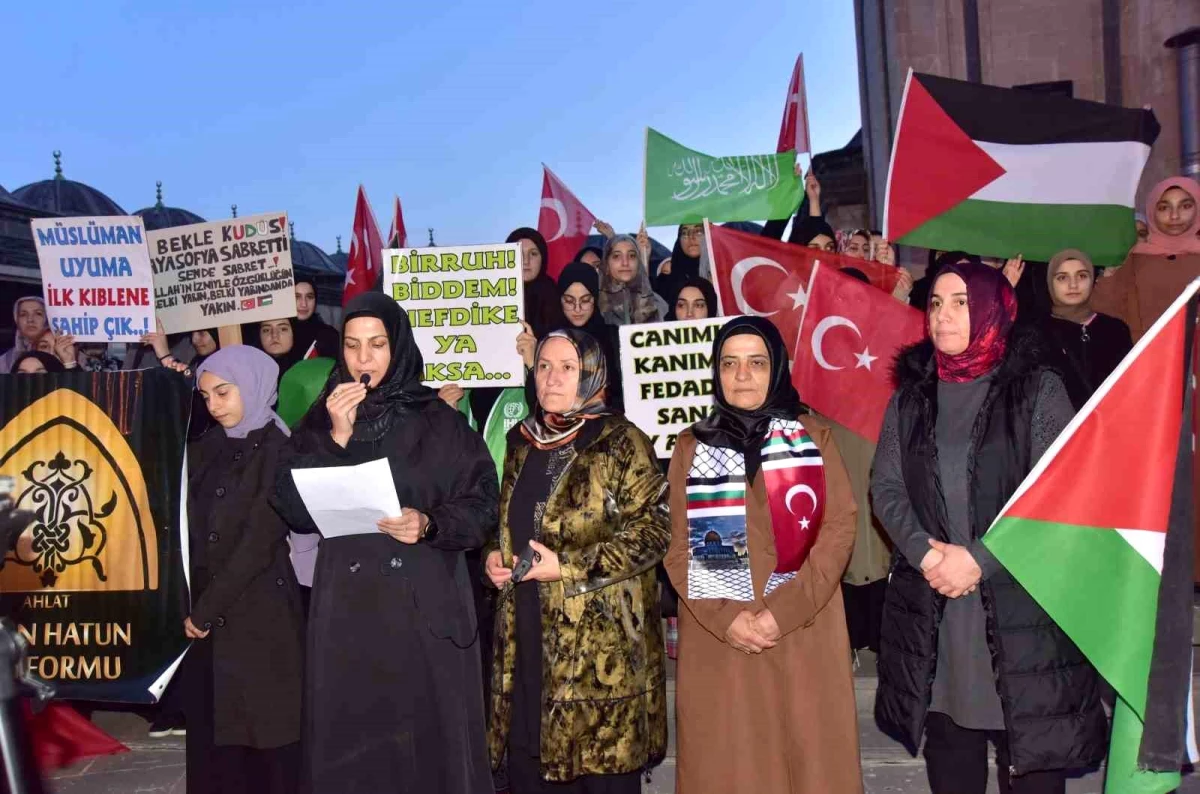 Bitlis\'te Kadınlar İsrail\'in Filistin\'e Yönelik Saldırılarını Kınadı