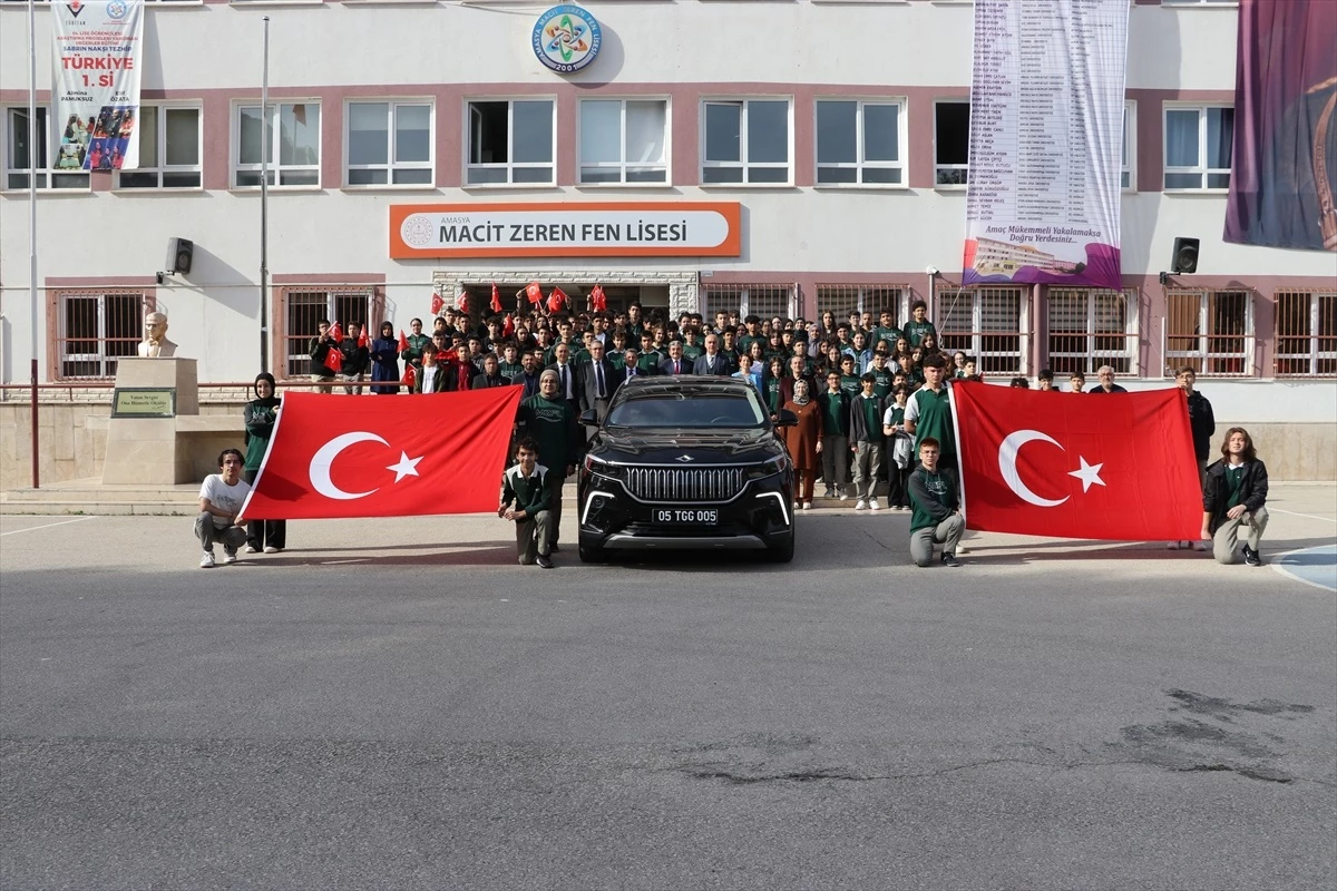 Amasya\'da öğrenciler Cumhuriyet\'in 100. yılını kutladı