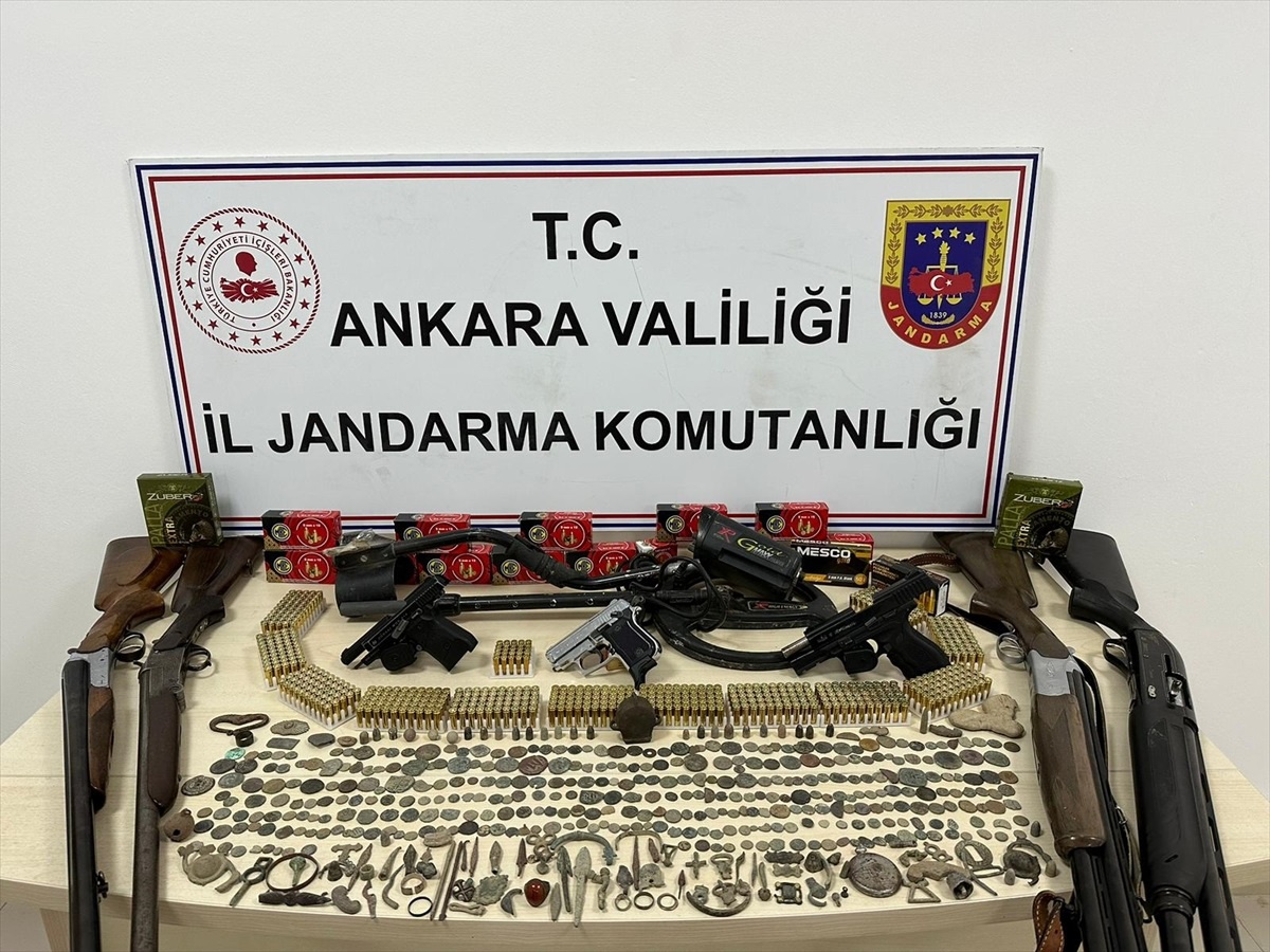 Ankara\'da düzenlenen operasyonda 1070 tarihi obje ele geçirildi