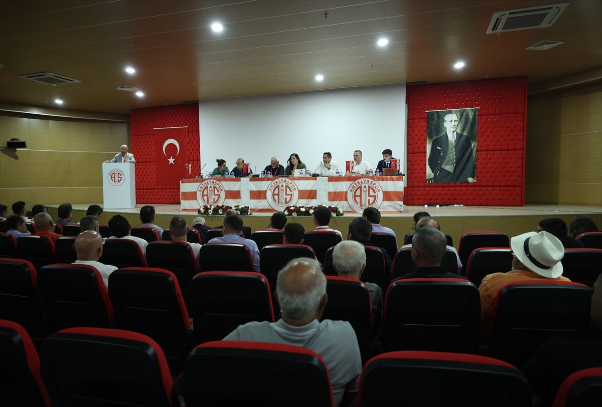 Antalyaspor\'un yeni başkanı Sinan Boztepe oldu