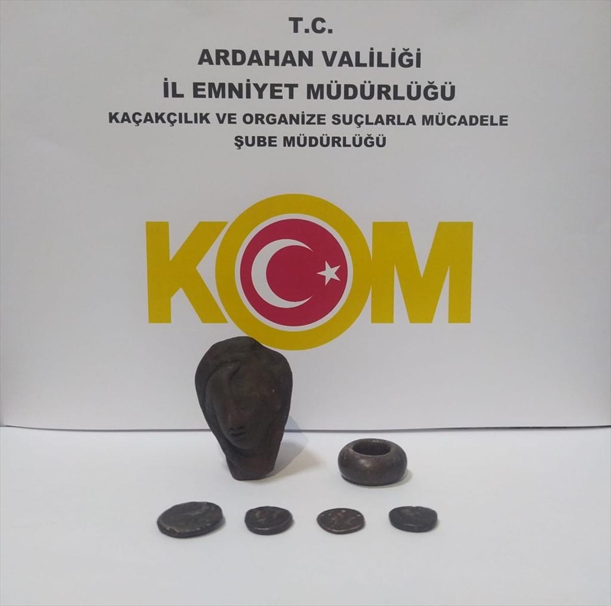 Ardahan\'da Tarihi Eser Operasyonu: 4 Sikke ve Heykelcik Ele Geçirildi