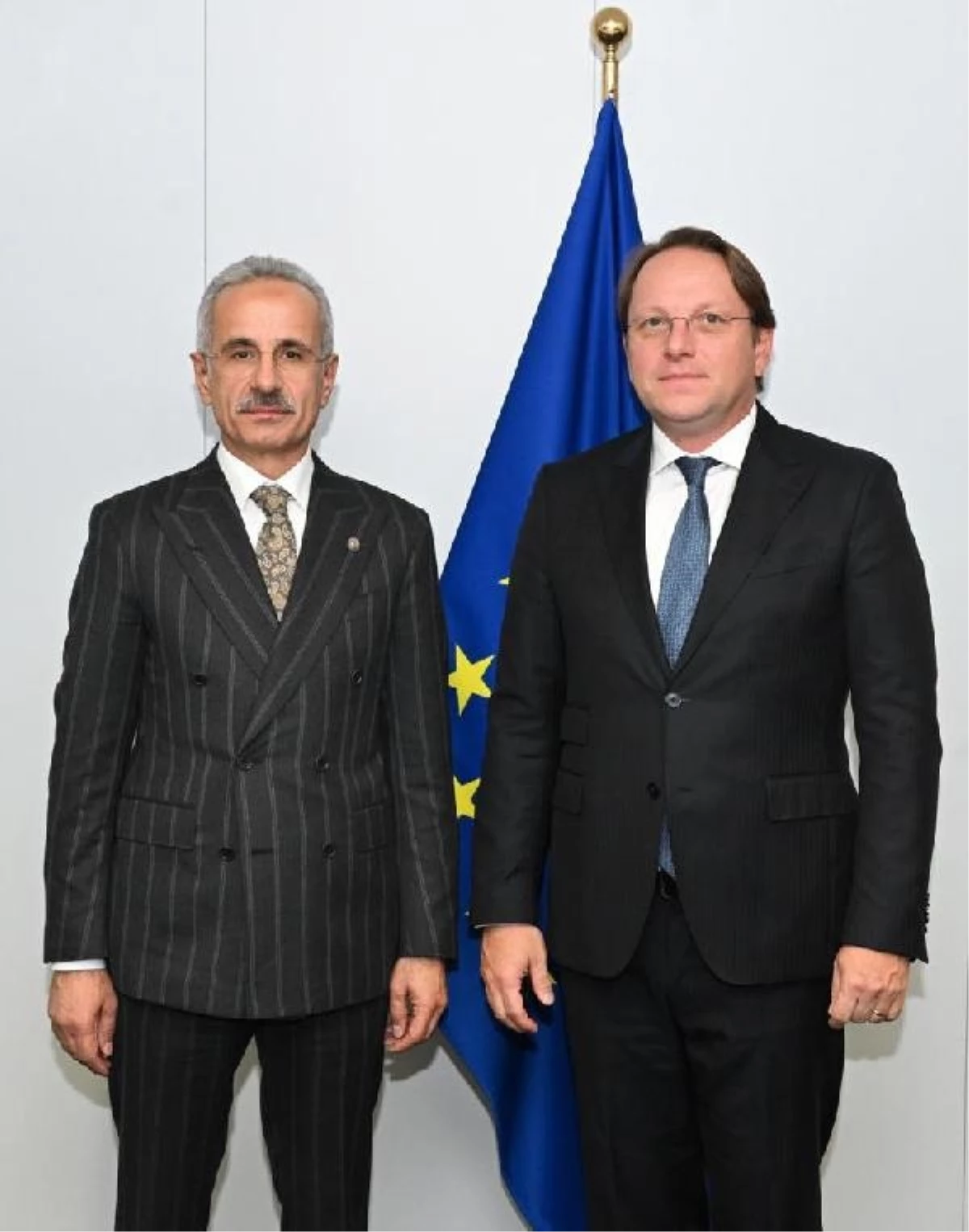 Ulaştırma Bakanı Uraloğlu, AB Komiseri Varhelyi ile görüştü