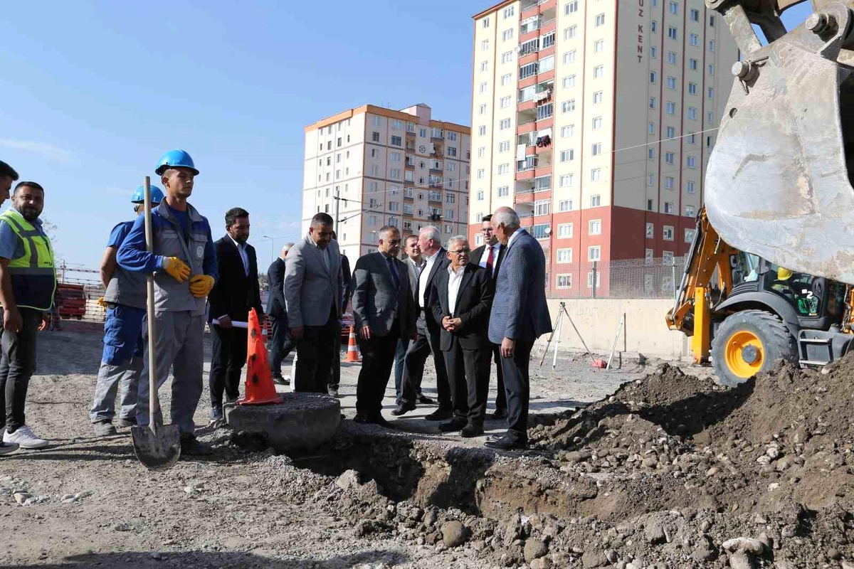 Kayseri Büyükşehir Belediyesi Yeni Sanayi Bölgesinde Altyapı Çalışması Yaptı