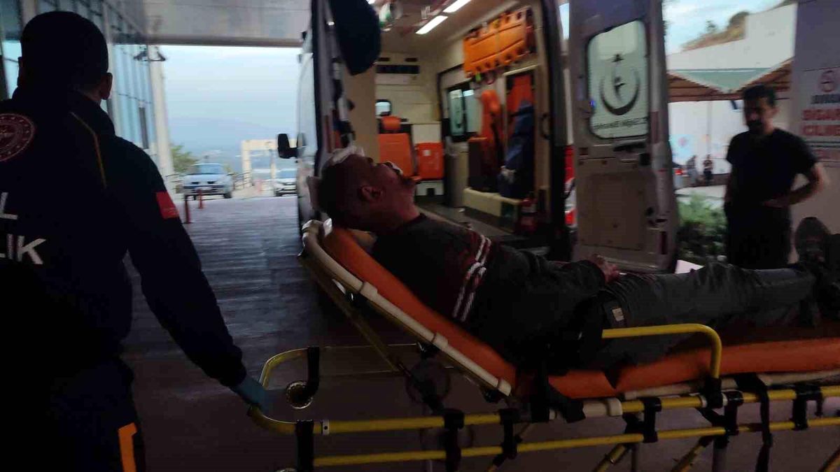 Bursa\'da lastikçi dükkanında çıkan kavgada 2 kişi yaralandı