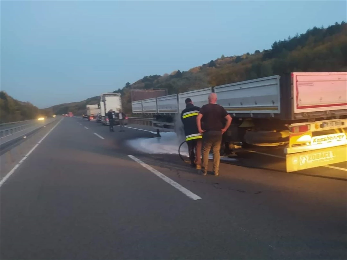 Bolu\'da tır dorsesinde çıkan yangın hasara neden oldu