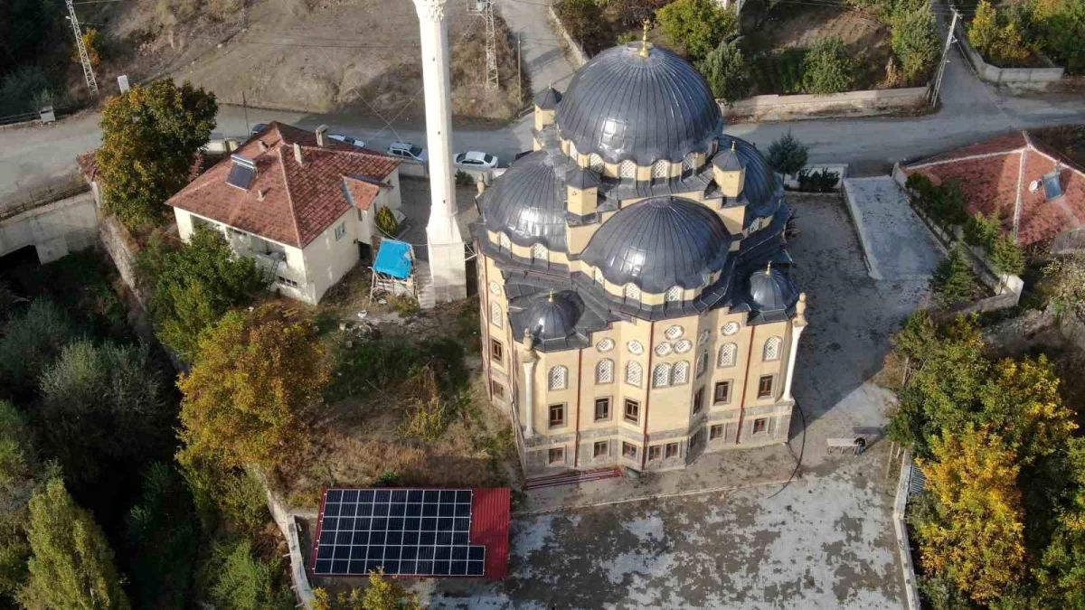 Yukarı Karahacılı Köyü Camisi Güneş Enerjisiyle Aydınlanıyor