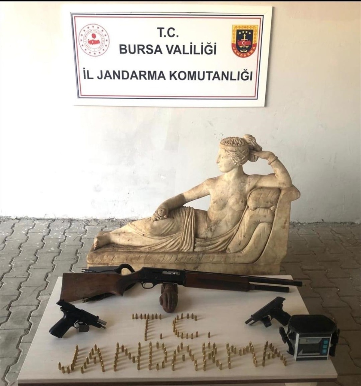 İnegöl\'de Tarihi Eser Operasyonu: 3 Zanlı Yakalandı