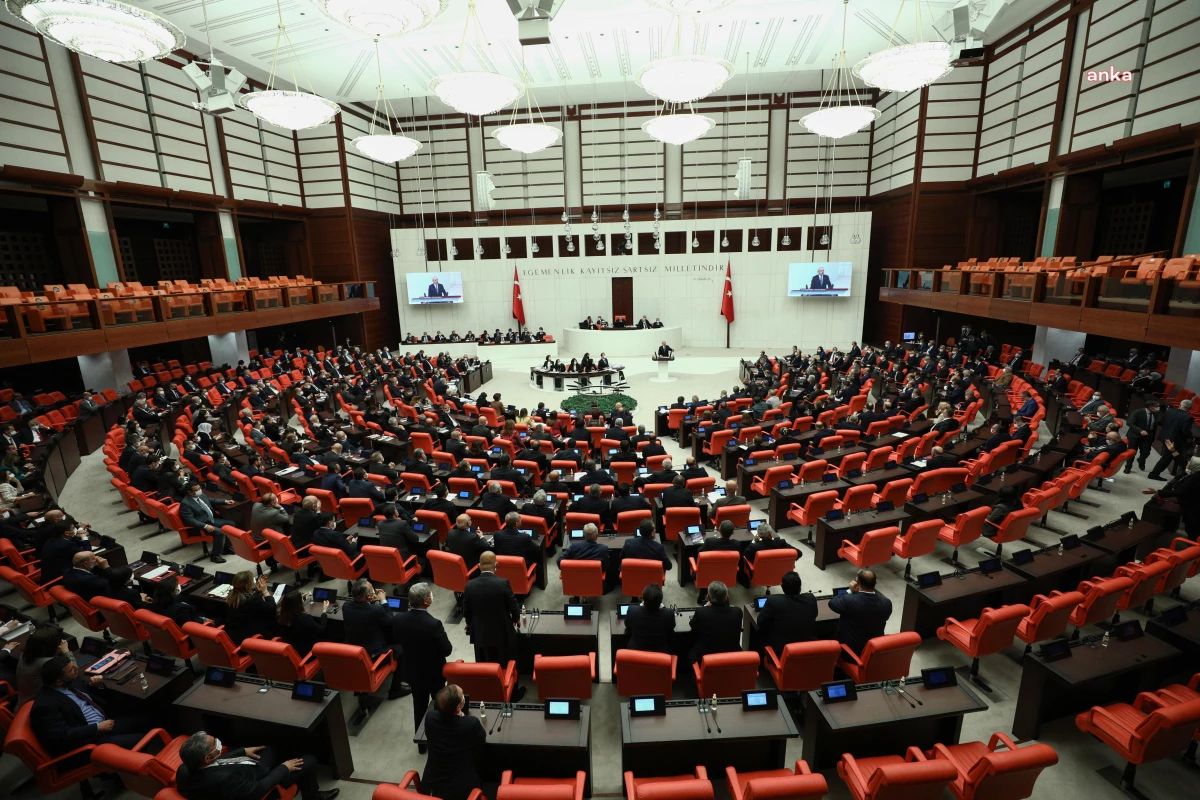 AKP\'nin günlük kiralık konut teklifi kabul edildi, CHP\'nin emekli ikramiyesi önergesi reddedildi