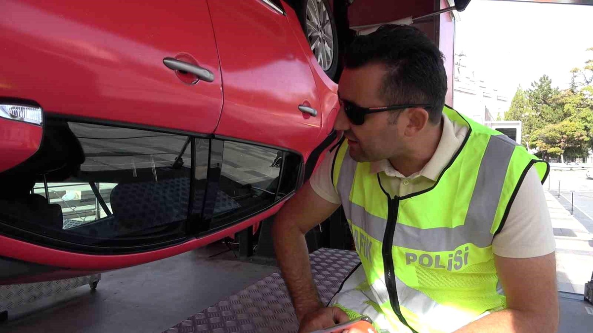 Kırıkkale\'de Trafik Polisi Emniyet Kemeri Uygulaması Yaptı
