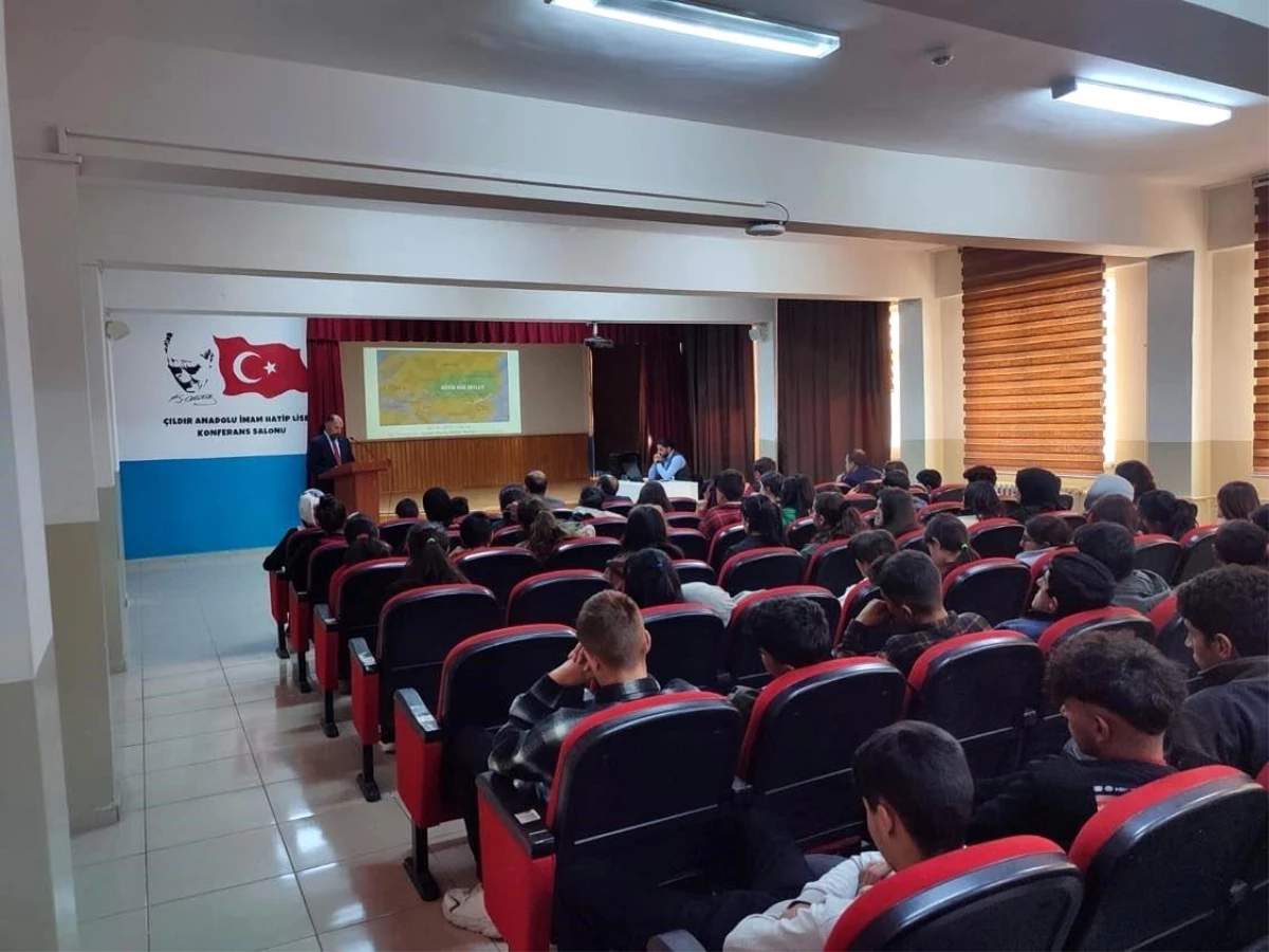 Çıldır Anadolu İmam Hatip Lisesi\'nde Türk Devlet Anlayışında Cumhuriyet Konferansı Düzenlendi