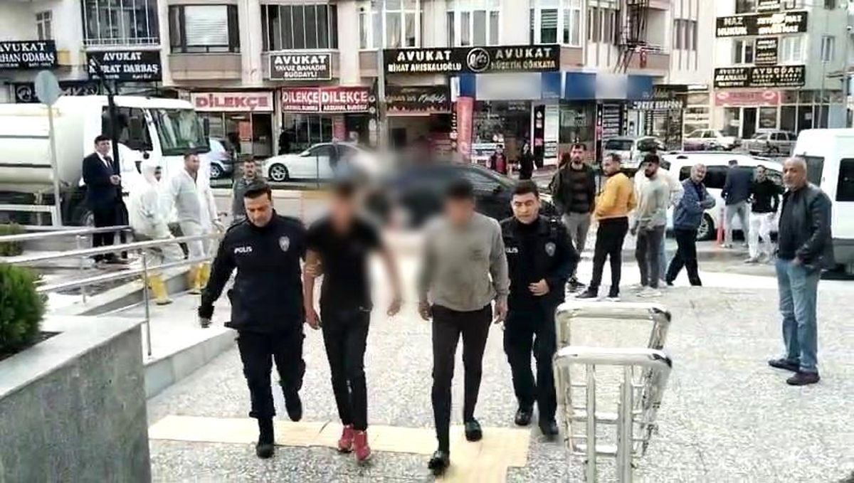 Çorum\'da 2 kişiyi silahla tehdit ederek paralarını gasp eden 4 şüpheli gözaltına alındı