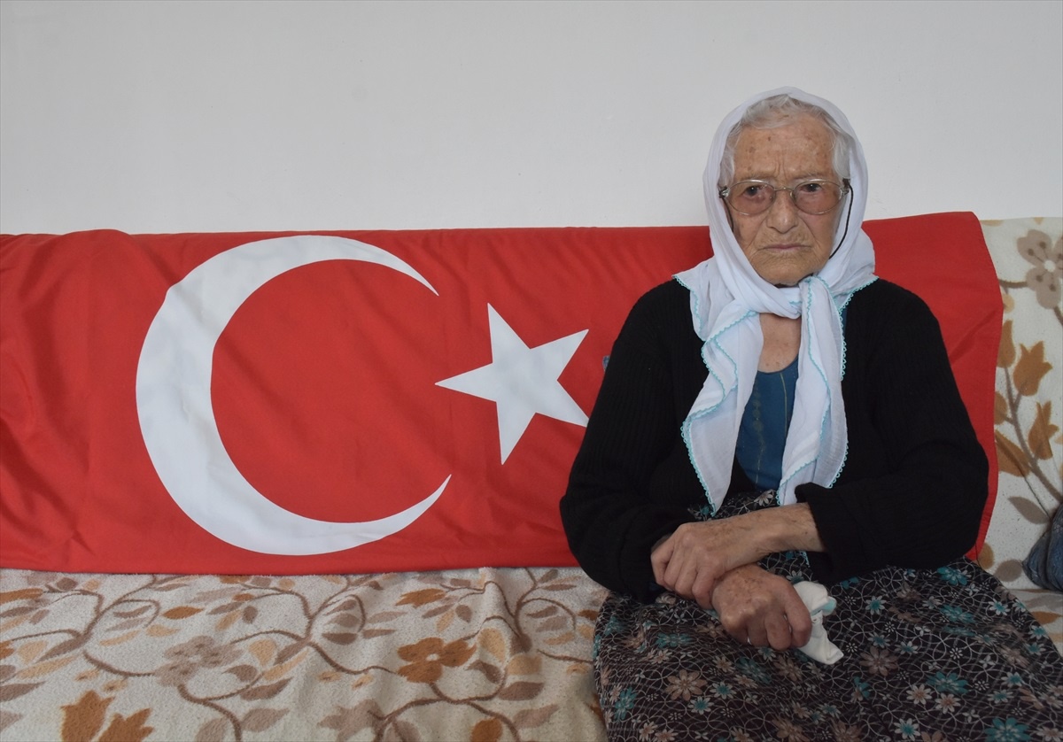 100 Yaşındaki Havva Kırış, Cumhuriyet\'in 100. Yılında Mutluluk ve Gurur Yaşıyor