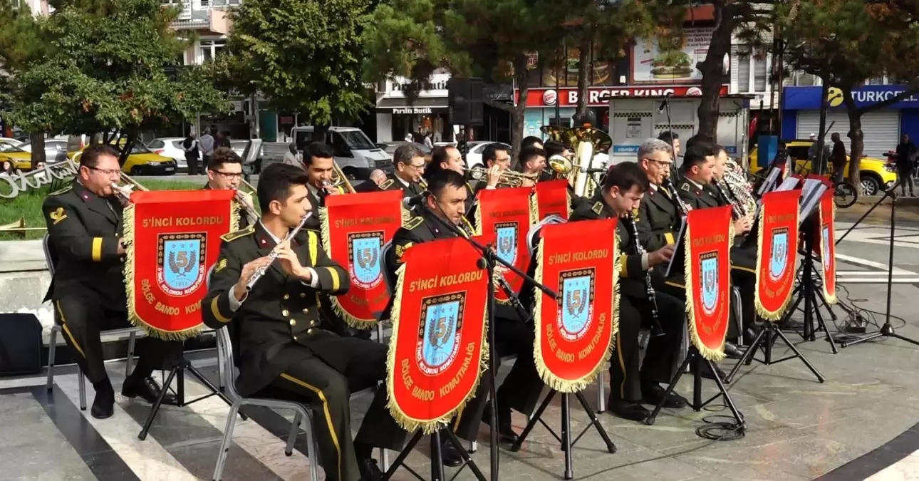 Kırklareli\'nde Cumhuriyet\'in 100. Yılı Kutlamaları Kapsamında Konser Verildi